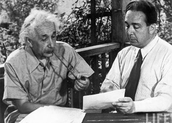 Albert Einstein a Teo Szillárd upozorňovali prezidenta F.D. Roosevelta na hrozbu použitia atómovej zbrane, ktorú vyvíjali nemeckí nacisti