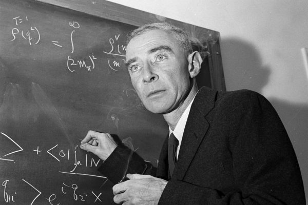 Šéf vývoja atómovej bomby Robert Oppenheimer